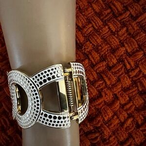 Elegant Gold/White Bracelet